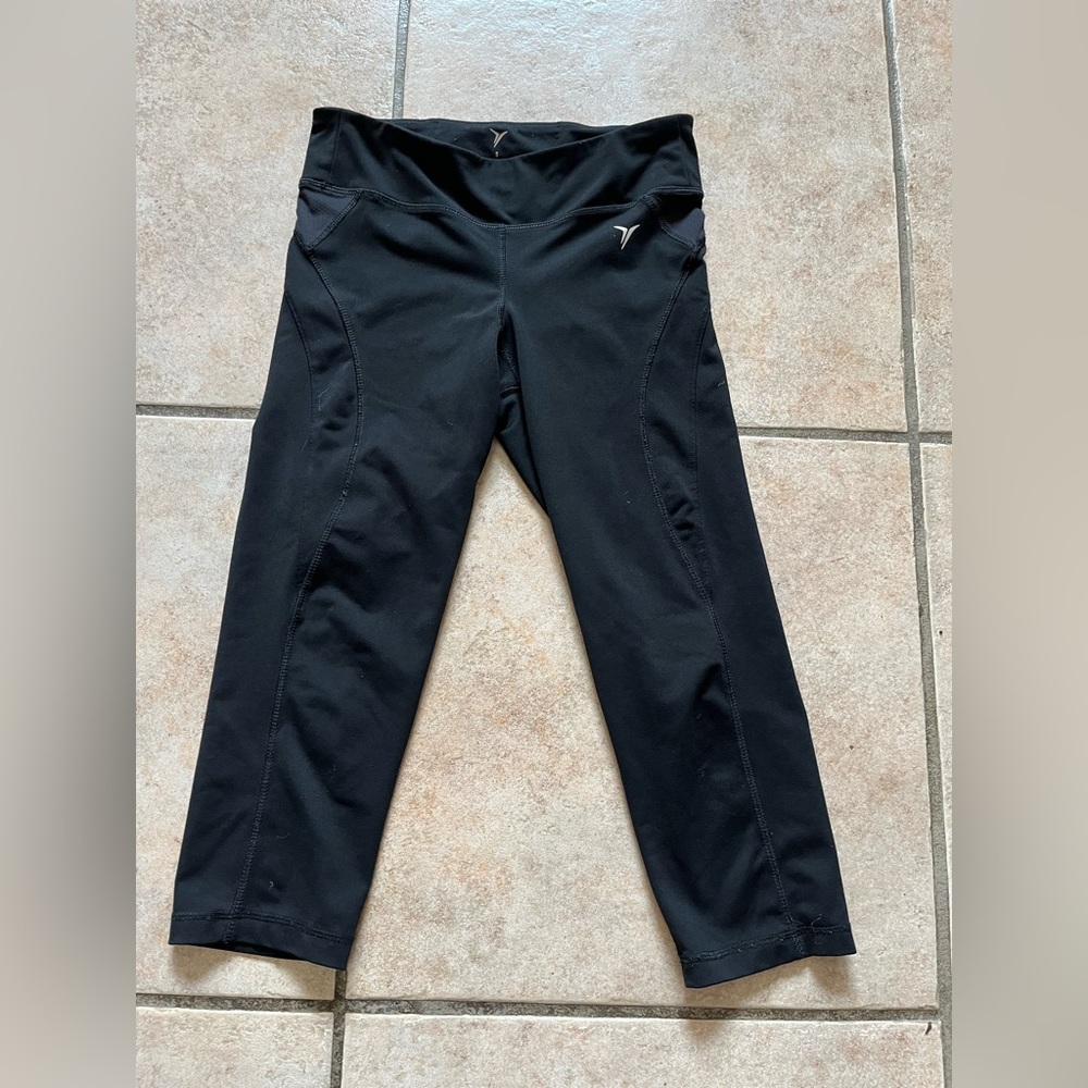 Active by Old Navy black workout Capri pants S